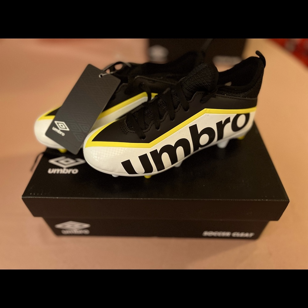 Kids Unisex Umbro Pivot Soccer Cleat - Little Kid (1Y-2Y-3Y) White/Black
